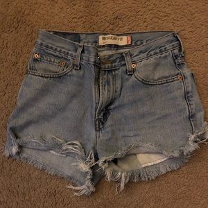 High waisted Levis shorts